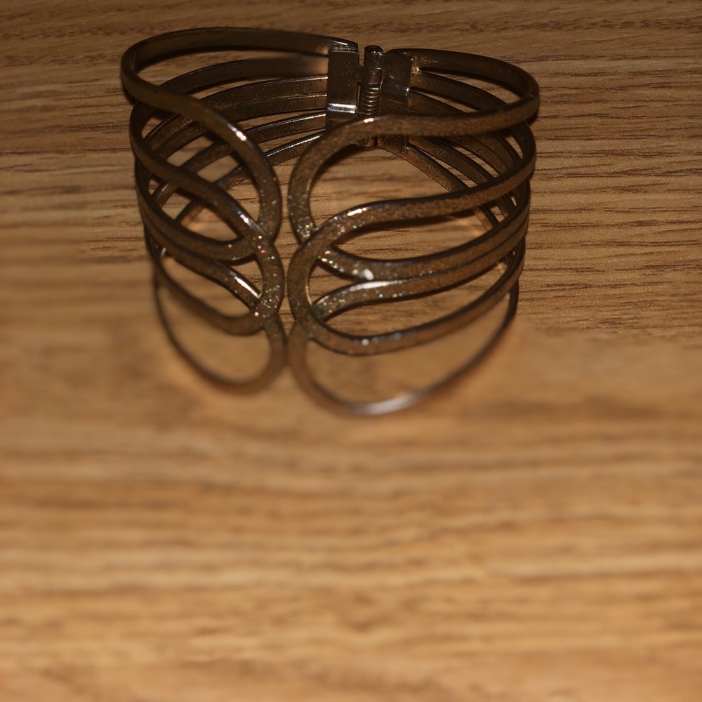 Bracelets - Picture 3 of 5